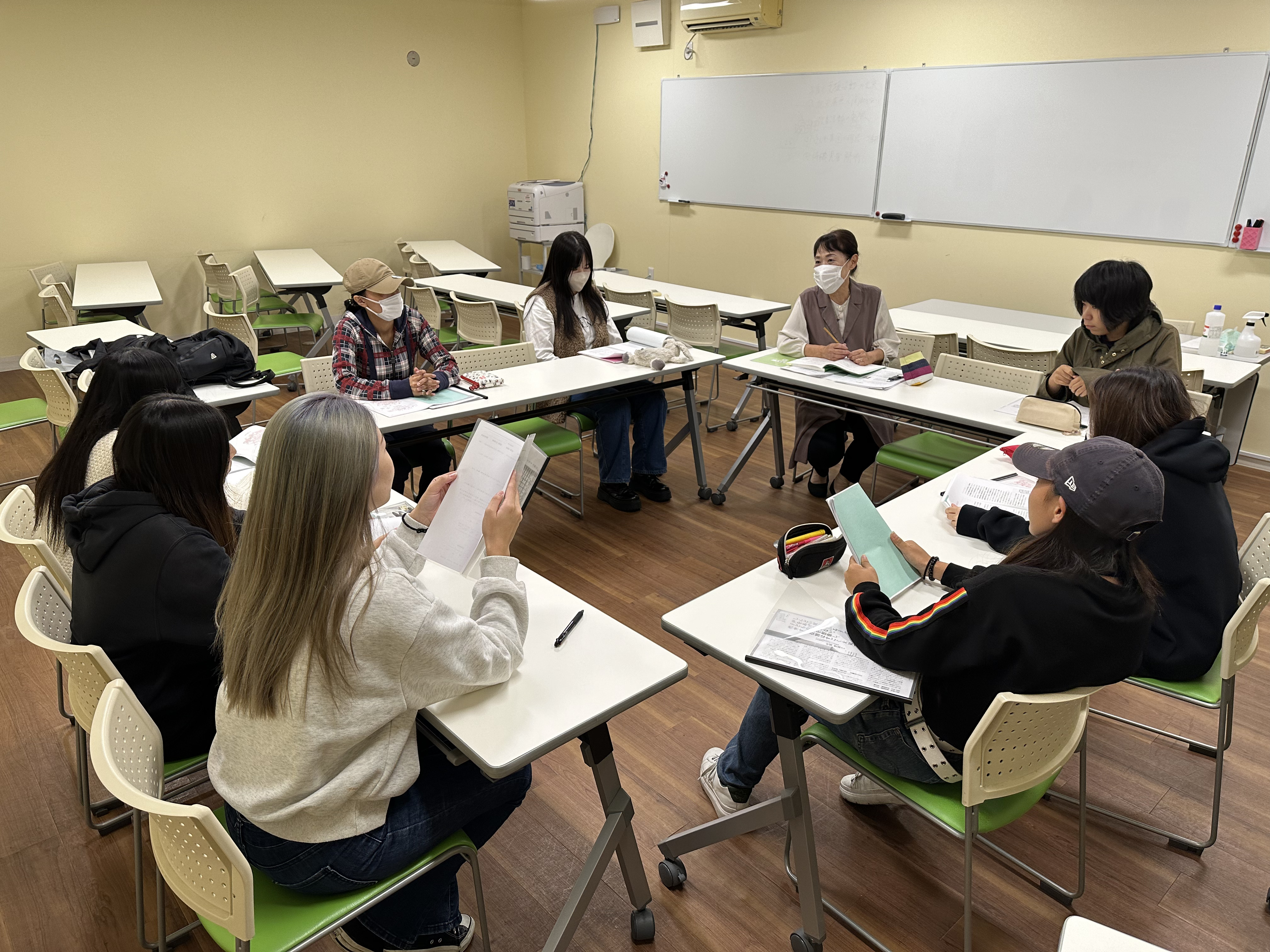 美容専門学校　美容　メイク　大阪　大学　保育